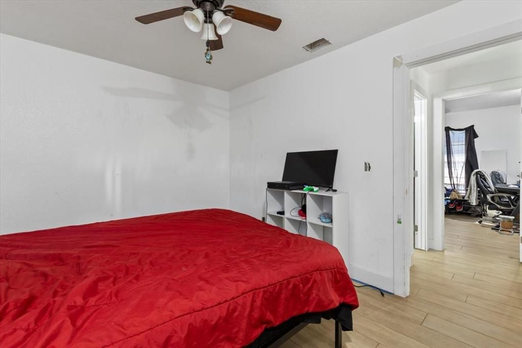 Activo con contrato: $235,000 (3 camas, 2 baños, 1216 Pies cuadrados)
