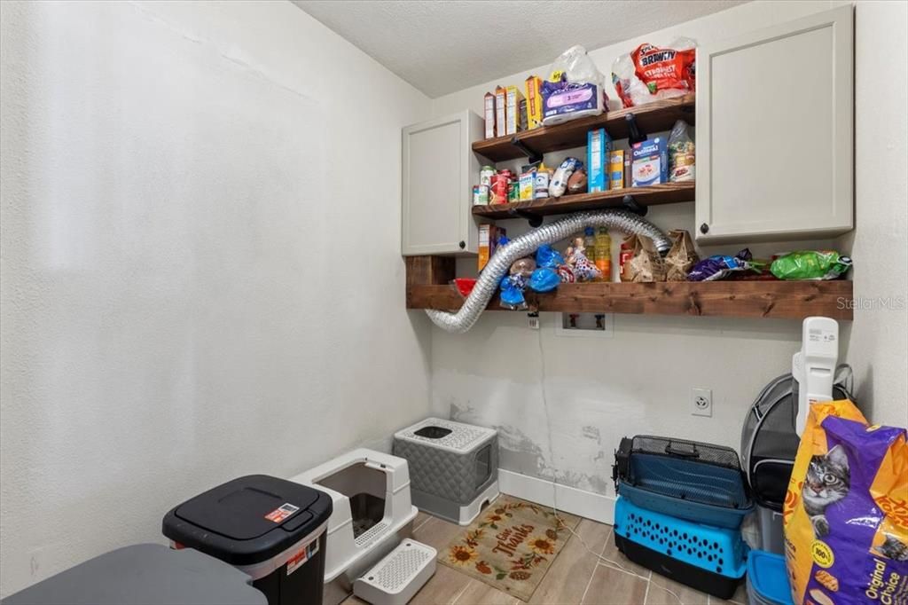 Activo con contrato: $235,000 (3 camas, 2 baños, 1216 Pies cuadrados)