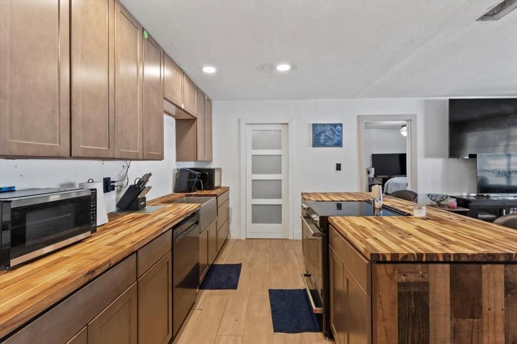 Activo con contrato: $235,000 (3 camas, 2 baños, 1216 Pies cuadrados)