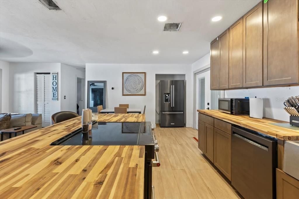 Activo con contrato: $235,000 (3 camas, 2 baños, 1216 Pies cuadrados)
