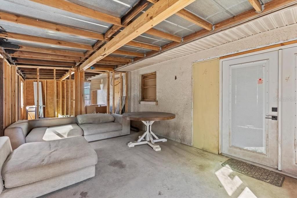 Activo con contrato: $235,000 (3 camas, 2 baños, 1216 Pies cuadrados)