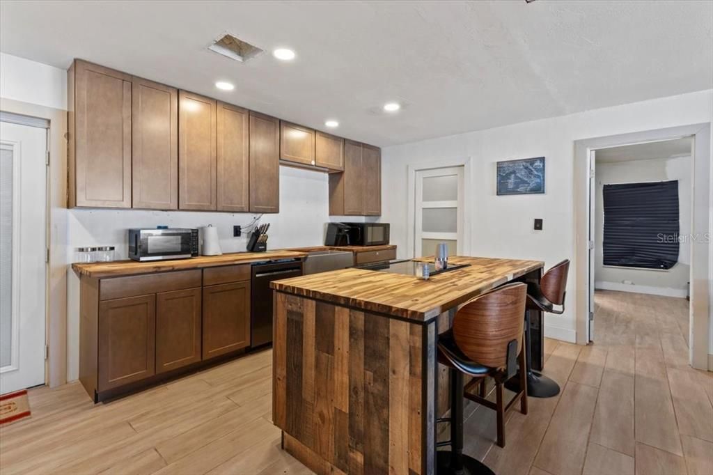 Activo con contrato: $235,000 (3 camas, 2 baños, 1216 Pies cuadrados)