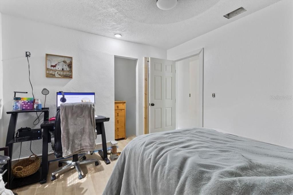 Activo con contrato: $235,000 (3 camas, 2 baños, 1216 Pies cuadrados)