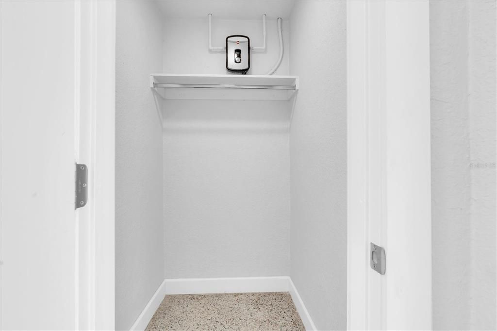 На продажу: $525,000 (4 спален, 0 ванн, 1264 Квадратных фут)