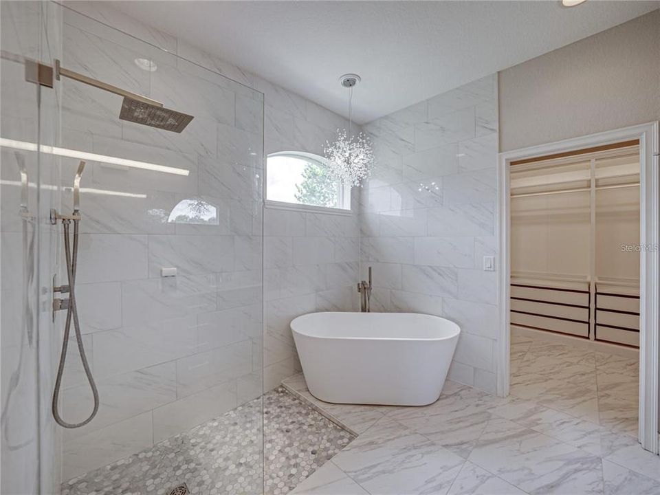 En Venta: $639,900 (4 camas, 3 baños, 2560 Pies cuadrados)