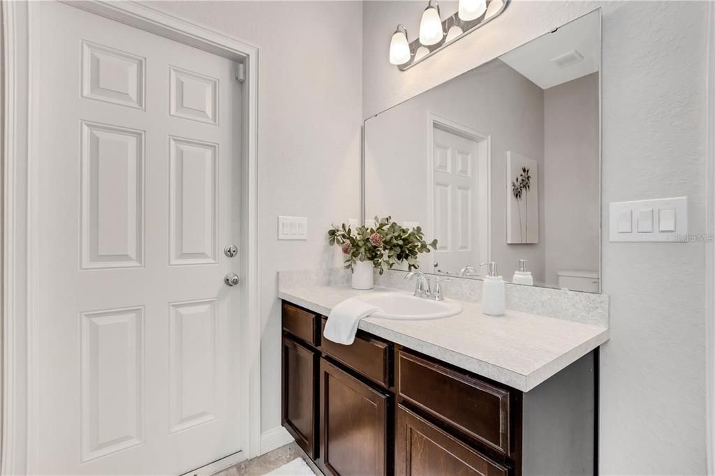 En Venta: $639,900 (4 camas, 3 baños, 2560 Pies cuadrados)