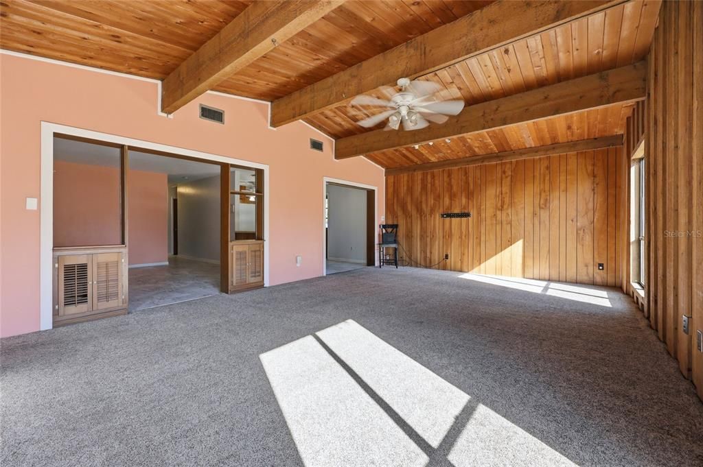 Activo con contrato: $200,000 (4 camas, 2 baños, 1639 Pies cuadrados)