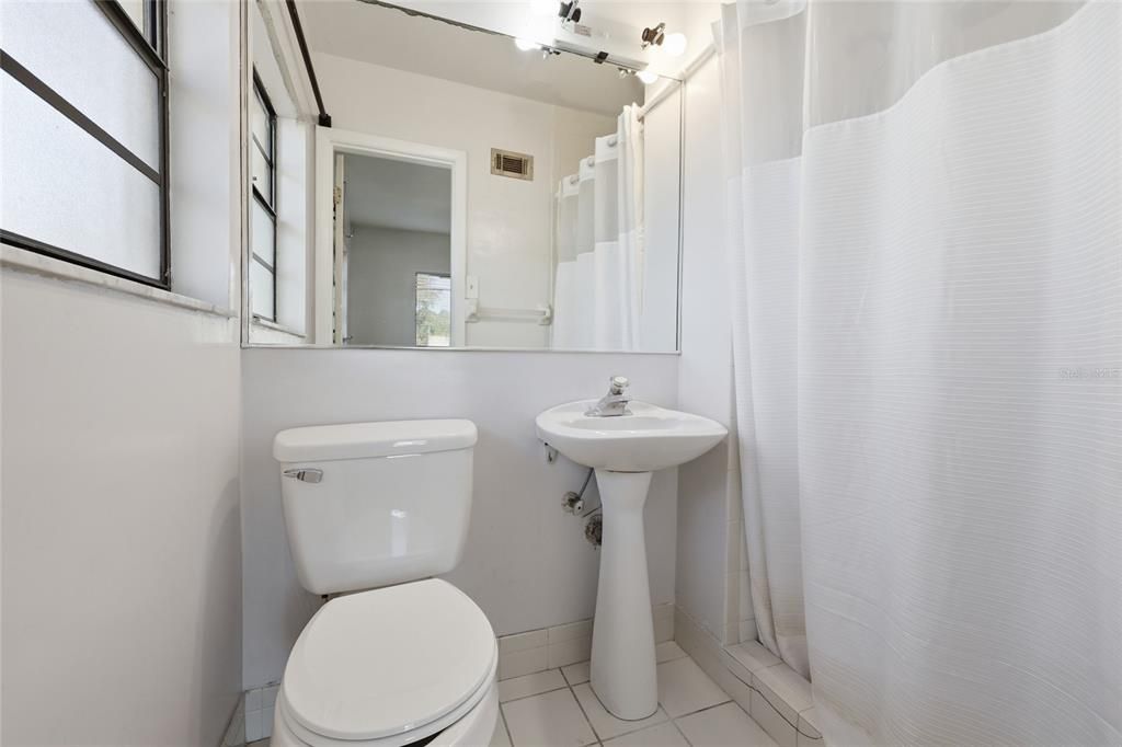 Activo con contrato: $200,000 (4 camas, 2 baños, 1639 Pies cuadrados)