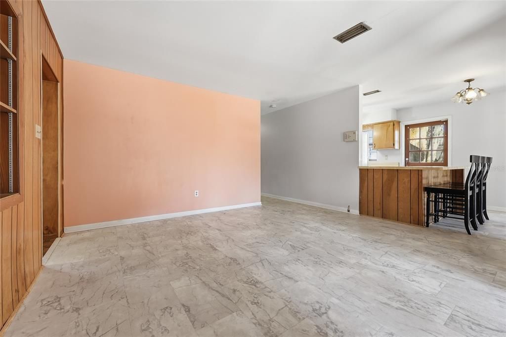 Activo con contrato: $200,000 (4 camas, 2 baños, 1639 Pies cuadrados)