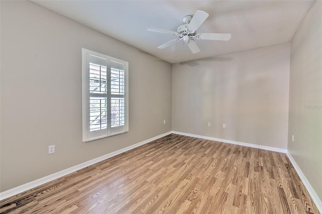 Activo con contrato: $457,000 (4 camas, 3 baños, 2227 Pies cuadrados)