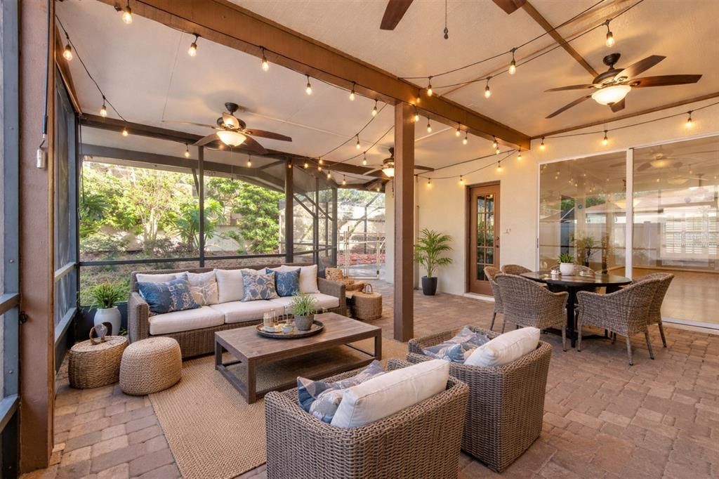 Activo con contrato: $457,000 (4 camas, 3 baños, 2227 Pies cuadrados)