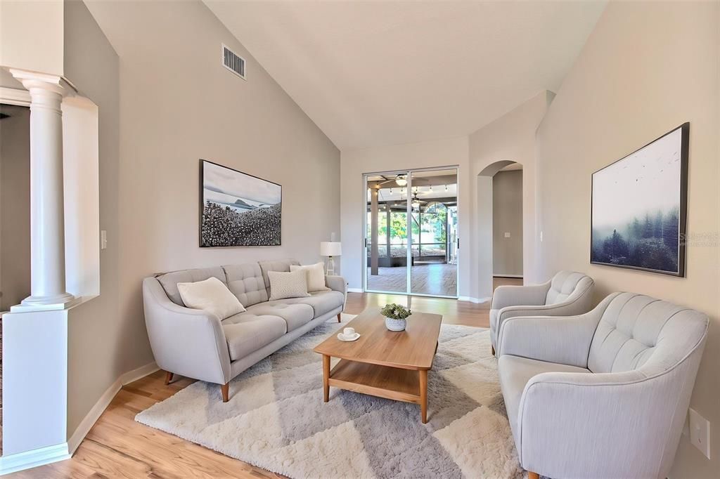 Activo con contrato: $457,000 (4 camas, 3 baños, 2227 Pies cuadrados)