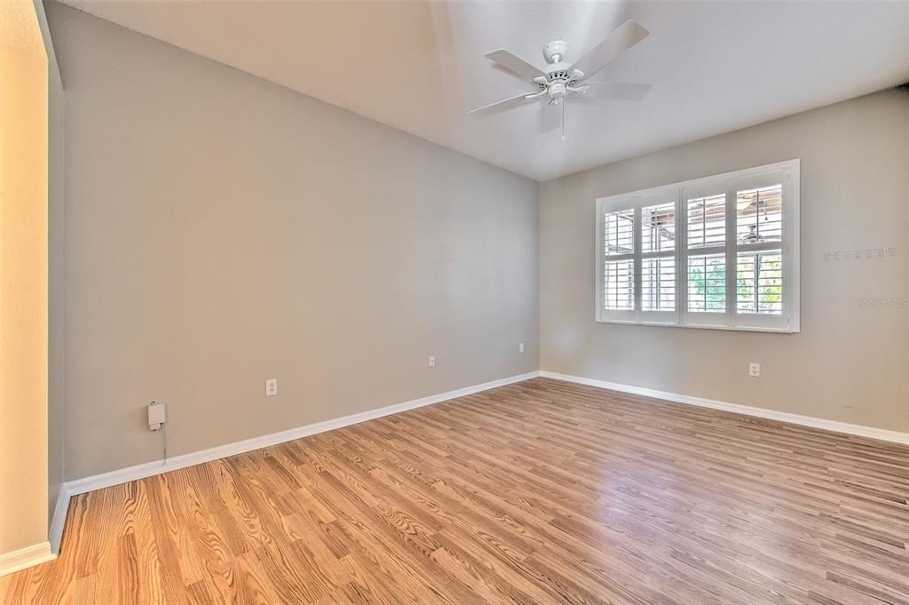 Activo con contrato: $457,000 (4 camas, 3 baños, 2227 Pies cuadrados)