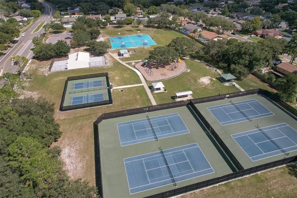 Activo con contrato: $457,000 (4 camas, 3 baños, 2227 Pies cuadrados)