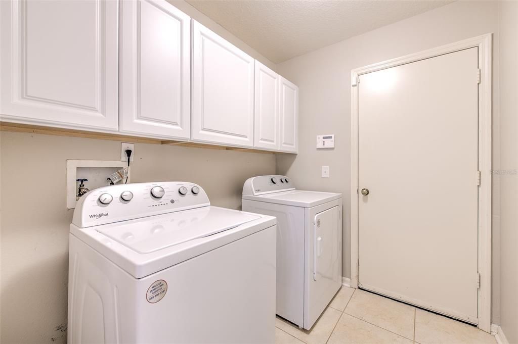Activo con contrato: $457,000 (4 camas, 3 baños, 2227 Pies cuadrados)