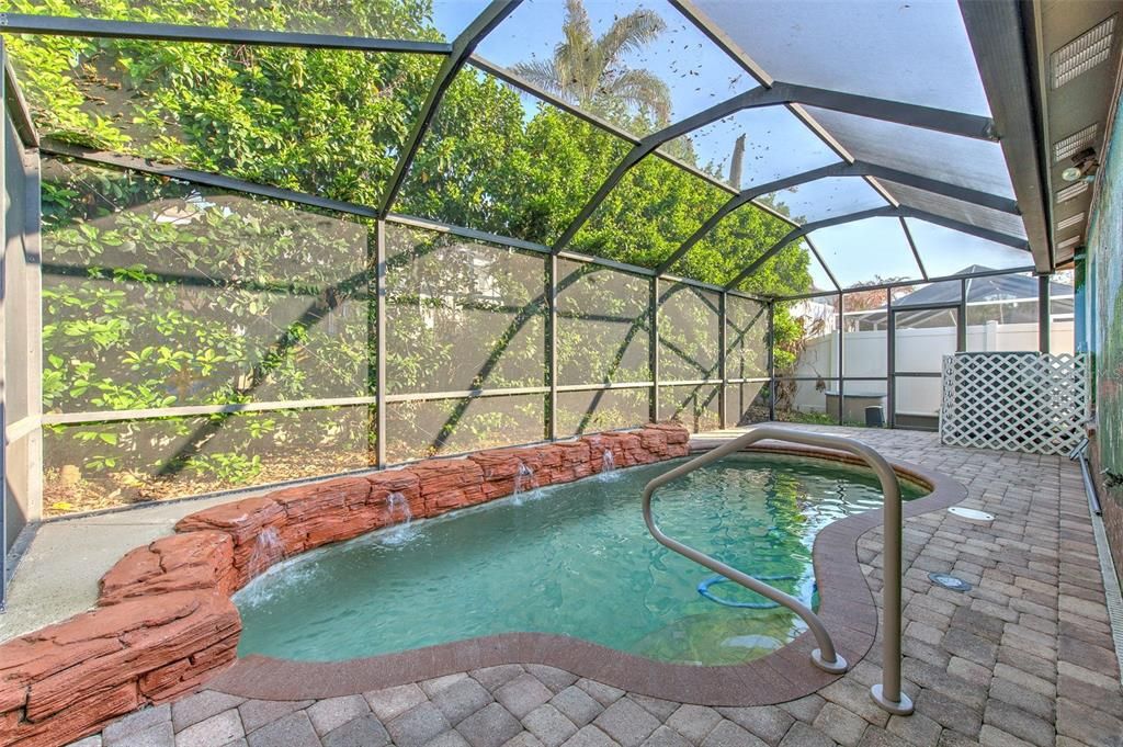 Activo con contrato: $457,000 (4 camas, 3 baños, 2227 Pies cuadrados)