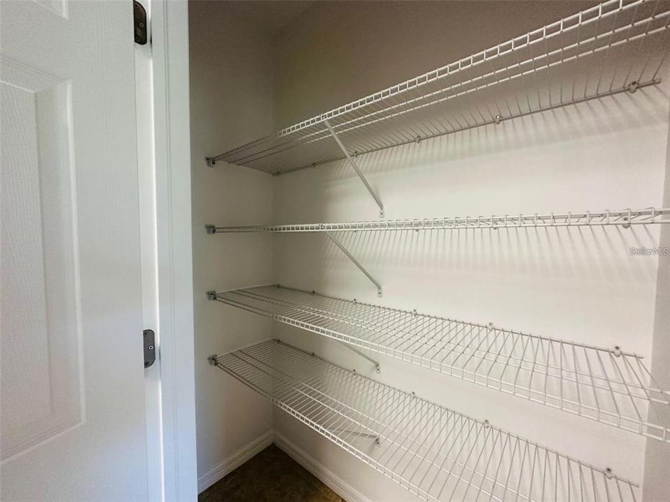 Activo con contrato: $2,175 (4 camas, 2 baños, 2090 Pies cuadrados)
