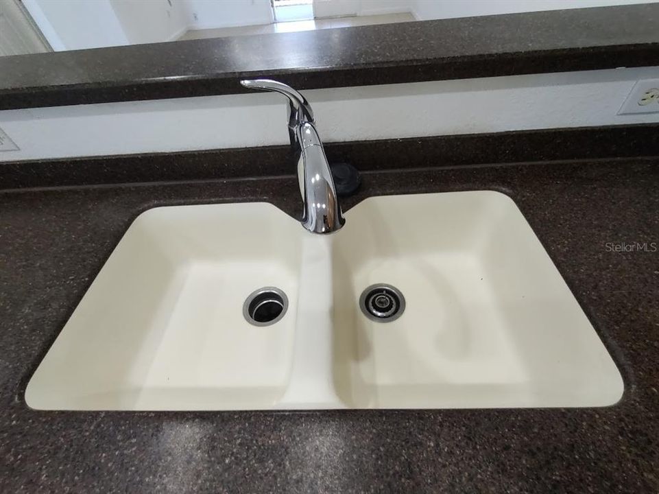 В аренду: $1,300 (2 спален, 2 ванн, 1143 Квадратных фут)