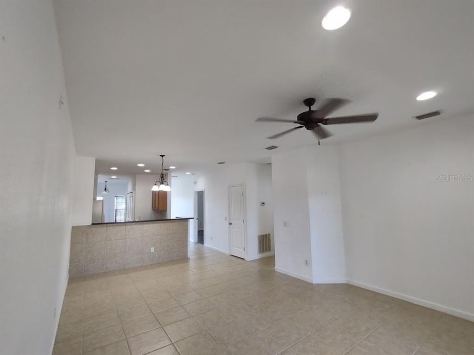 В аренду: $1,300 (2 спален, 2 ванн, 1143 Квадратных фут)