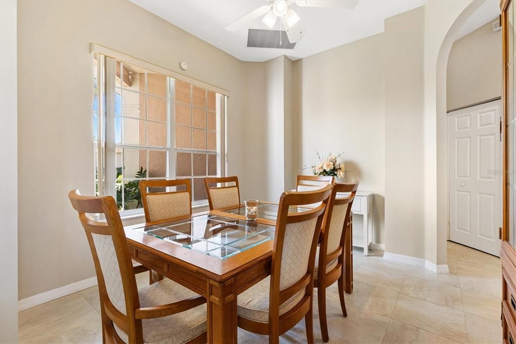 En Venta: $298,000 (3 camas, 2 baños, 1482 Pies cuadrados)