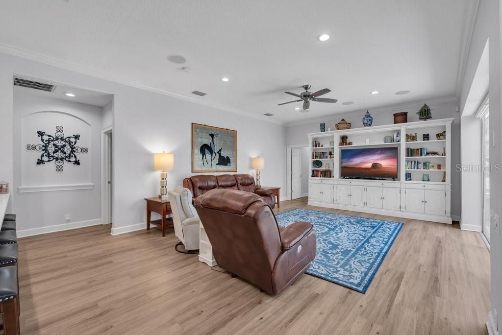 Activo con contrato: $1,175,000 (5 camas, 5 baños, 4143 Pies cuadrados)
