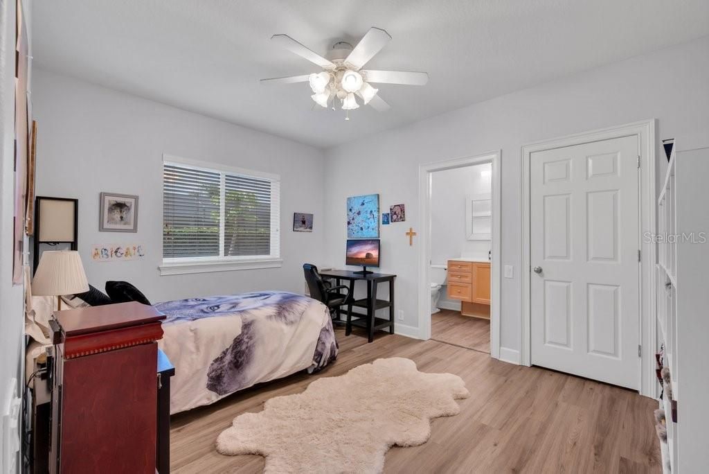 Activo con contrato: $1,175,000 (5 camas, 5 baños, 4143 Pies cuadrados)