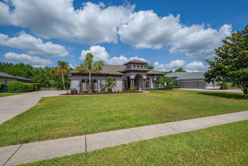 Activo con contrato: $1,175,000 (5 camas, 5 baños, 4143 Pies cuadrados)