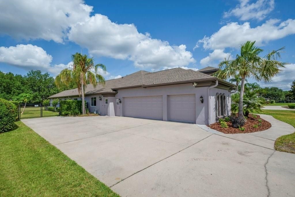 Activo con contrato: $1,175,000 (5 camas, 5 baños, 4143 Pies cuadrados)