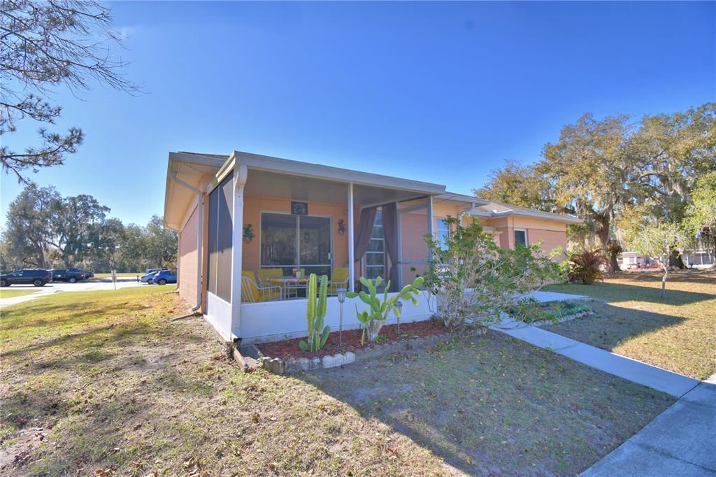 For Sale: $107,000 (1 beds, 1 baths, 648 Square Feet)