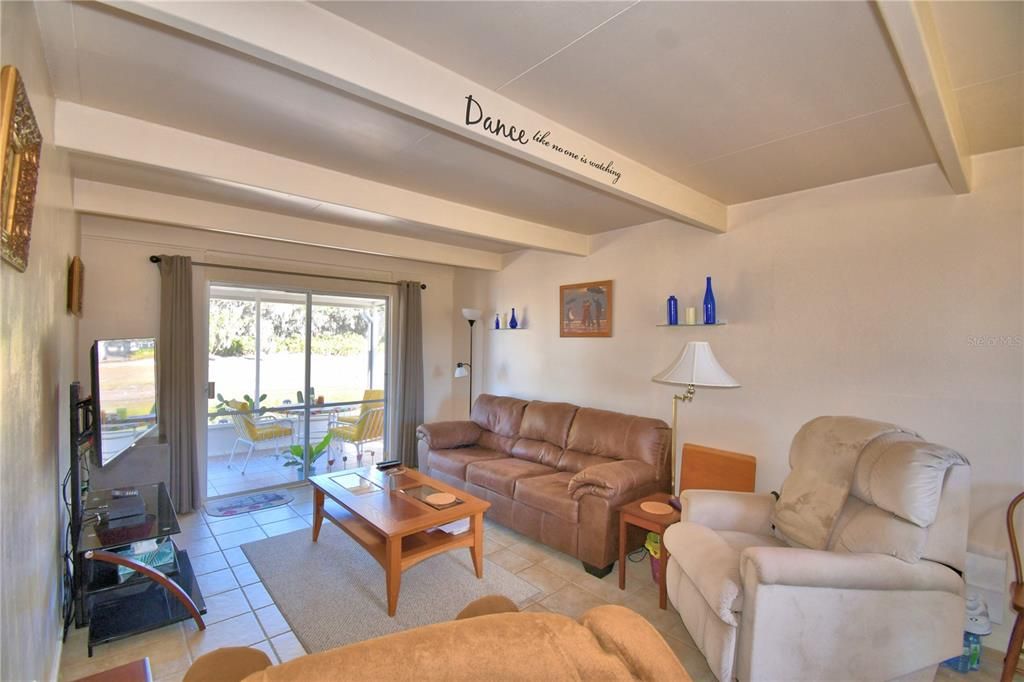 For Sale: $107,000 (1 beds, 1 baths, 648 Square Feet)
