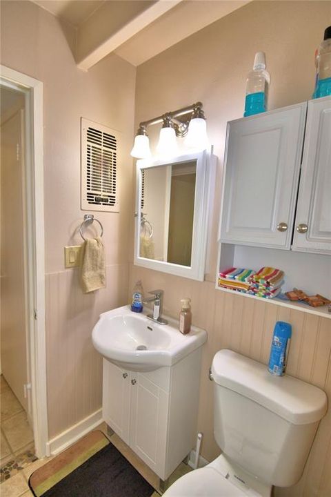 For Sale: $107,000 (1 beds, 1 baths, 648 Square Feet)