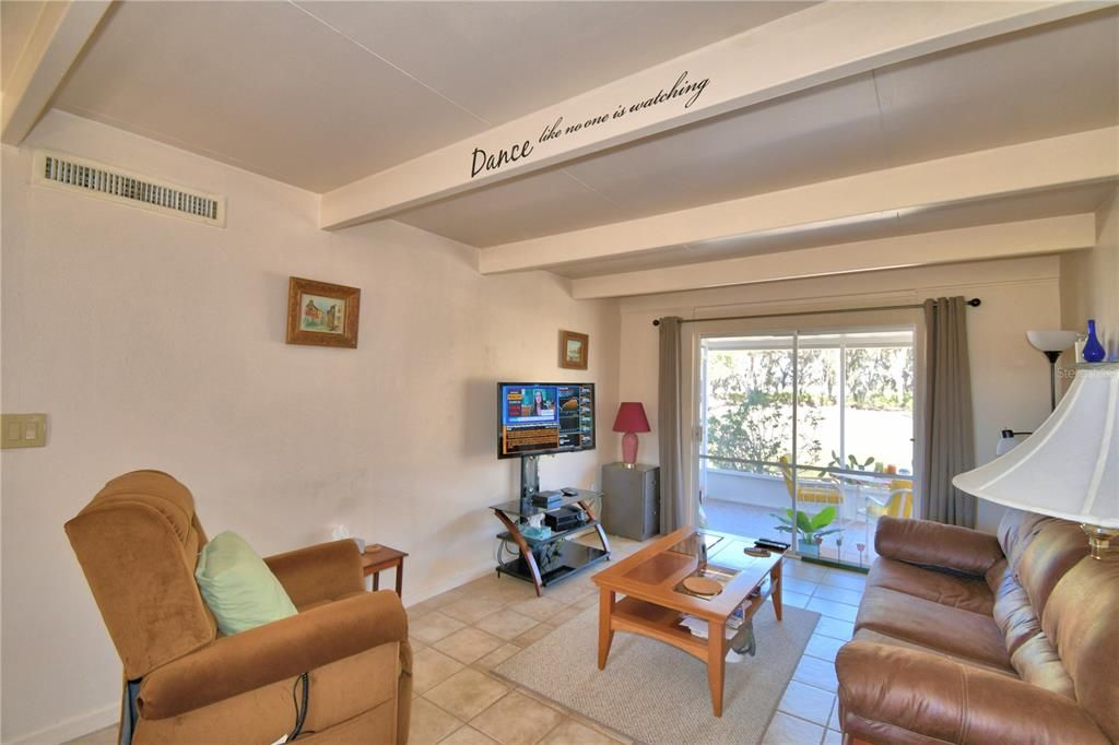 For Sale: $107,000 (1 beds, 1 baths, 648 Square Feet)