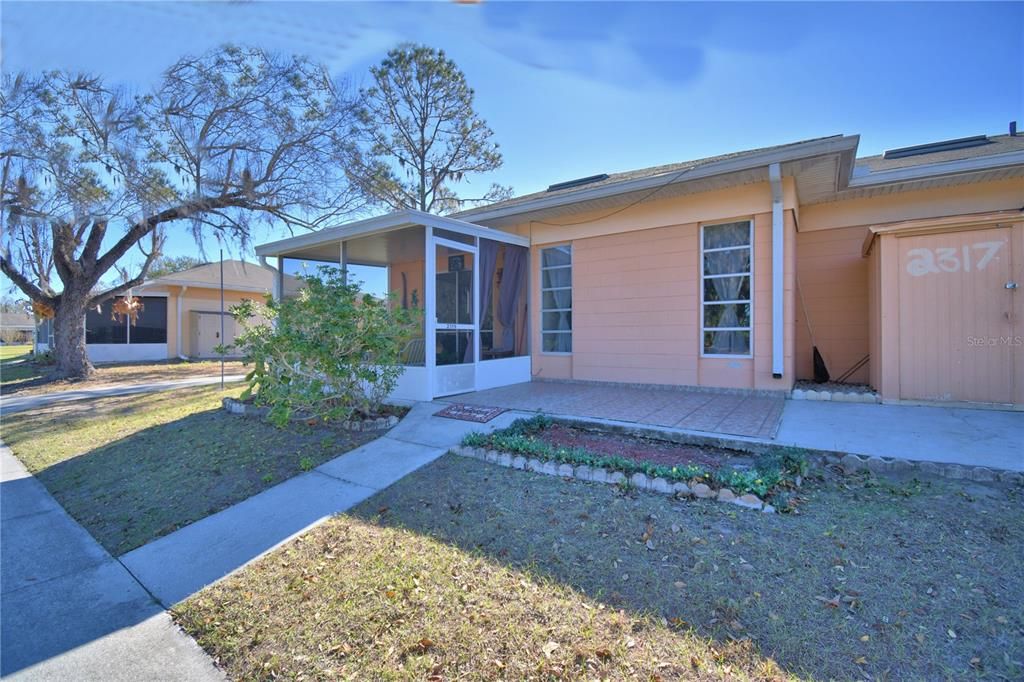 For Sale: $107,000 (1 beds, 1 baths, 648 Square Feet)