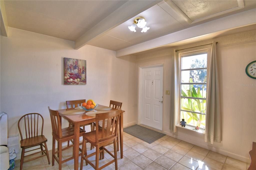For Sale: $107,000 (1 beds, 1 baths, 648 Square Feet)