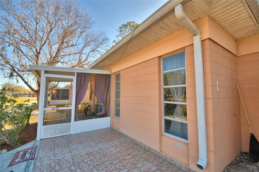 For Sale: $107,000 (1 beds, 1 baths, 648 Square Feet)