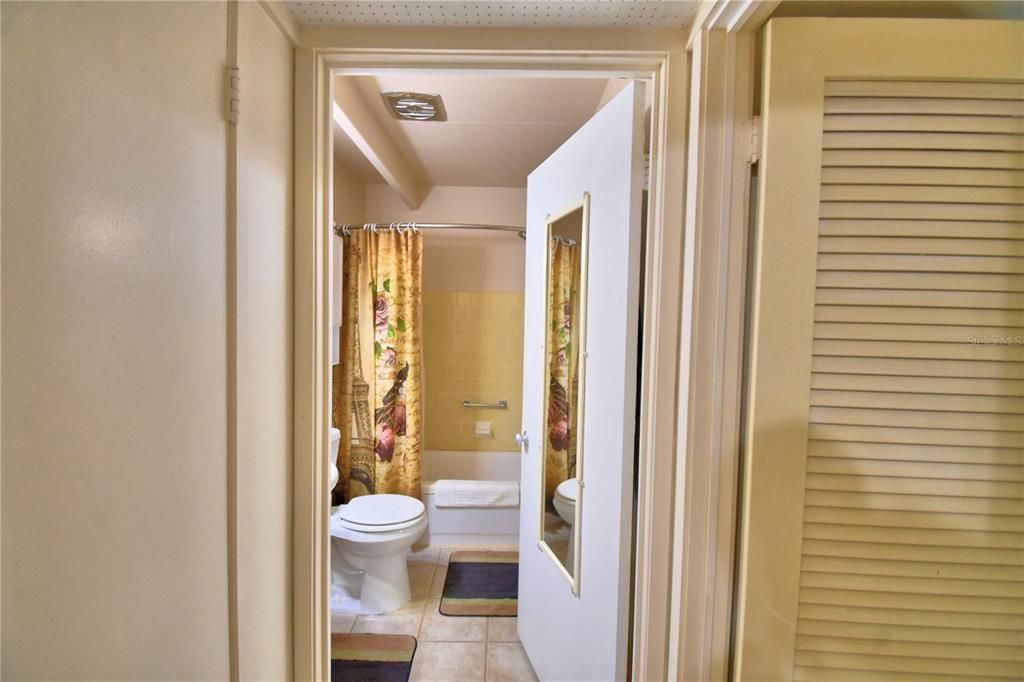 For Sale: $107,000 (1 beds, 1 baths, 648 Square Feet)