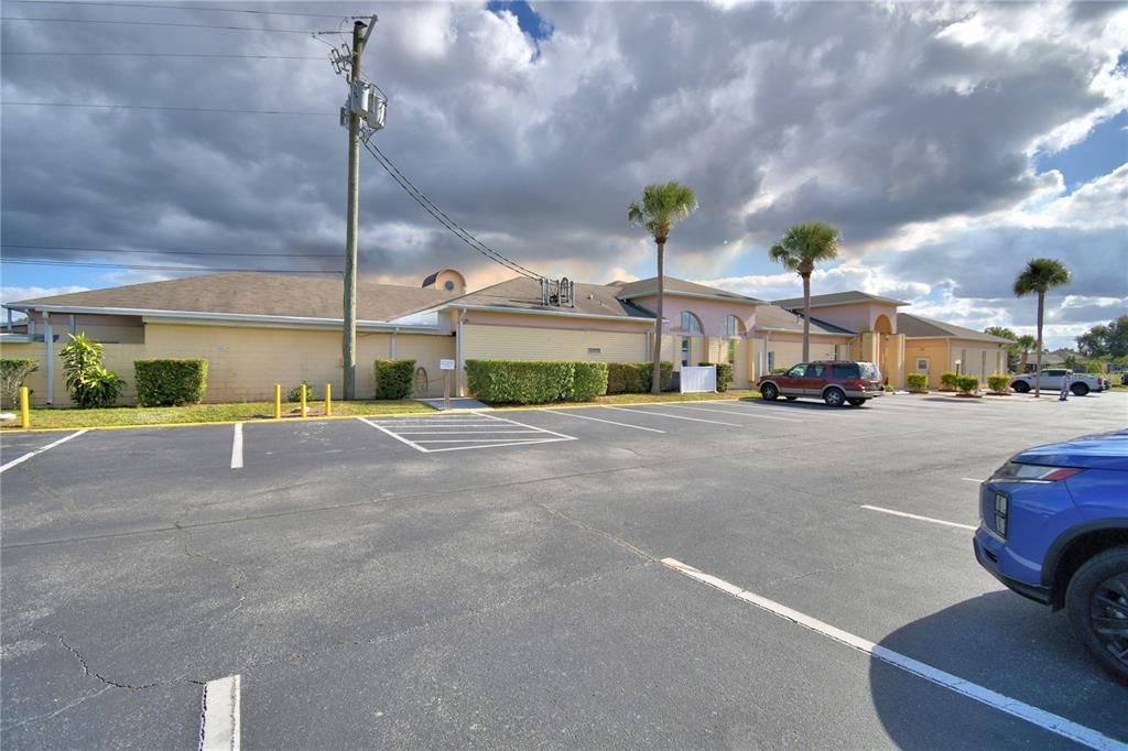 For Sale: $107,000 (1 beds, 1 baths, 648 Square Feet)