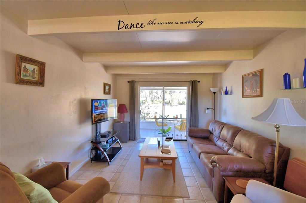 For Sale: $107,000 (1 beds, 1 baths, 648 Square Feet)