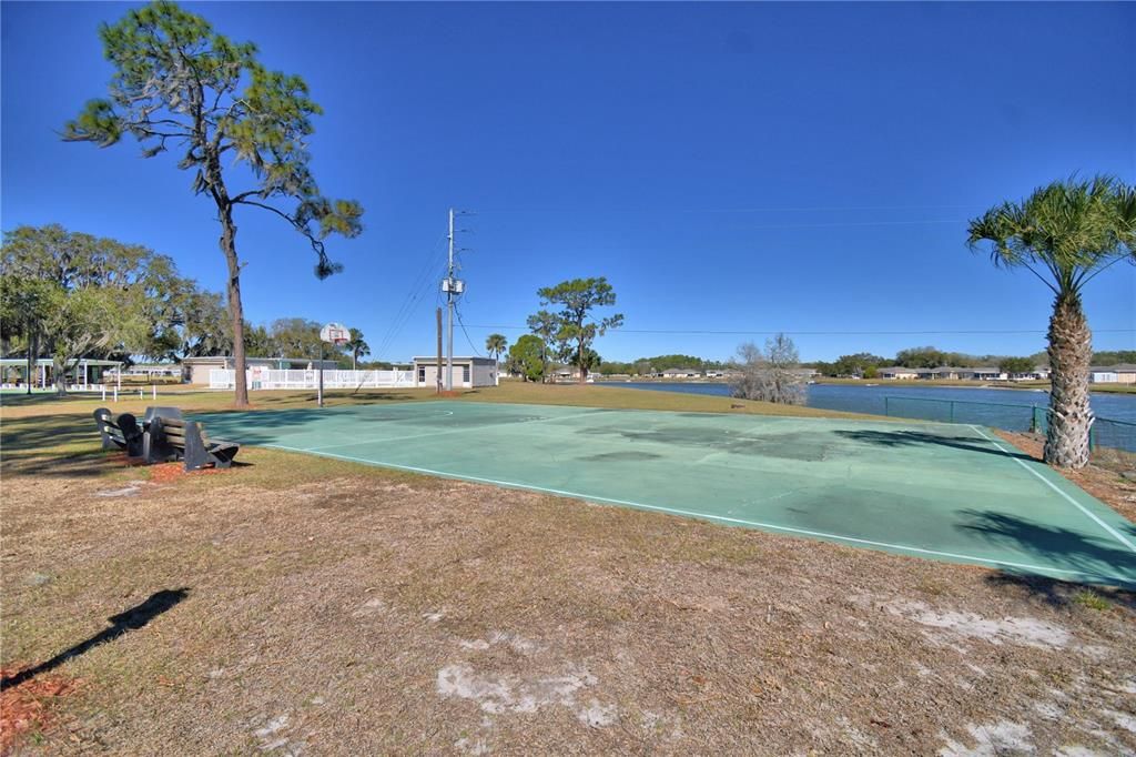 For Sale: $107,000 (1 beds, 1 baths, 648 Square Feet)