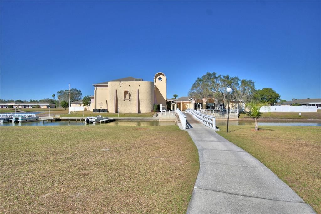 For Sale: $107,000 (1 beds, 1 baths, 648 Square Feet)