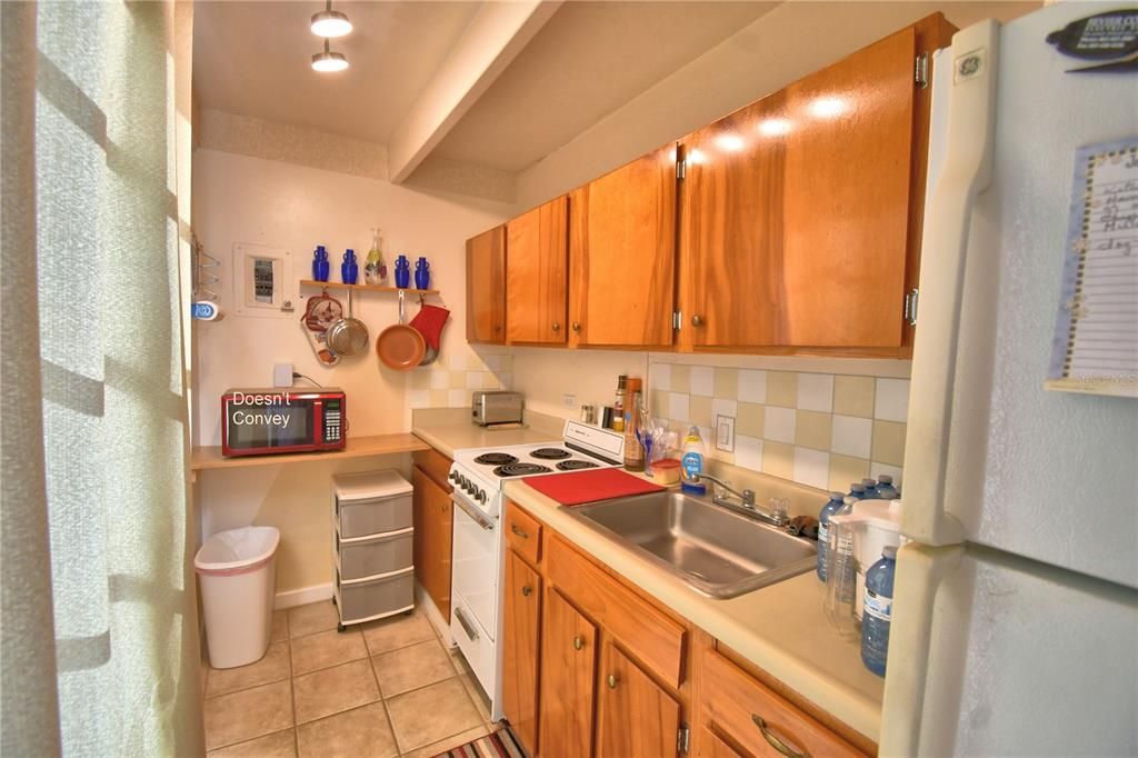 For Sale: $107,000 (1 beds, 1 baths, 648 Square Feet)