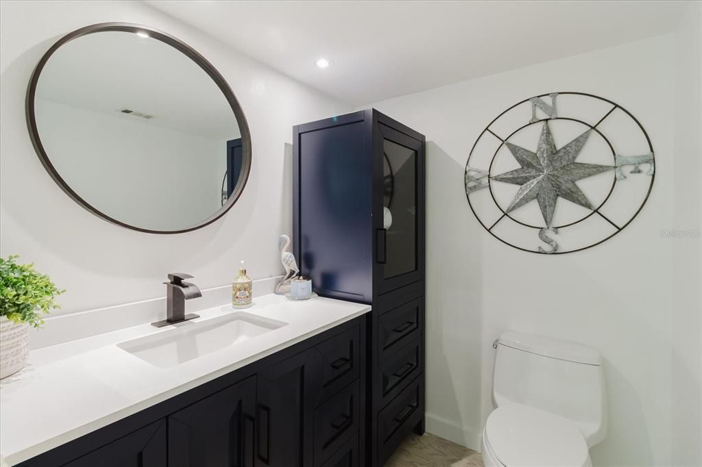 For Sale: $299,999 (1 beds, 1 baths, 968 Square Feet)