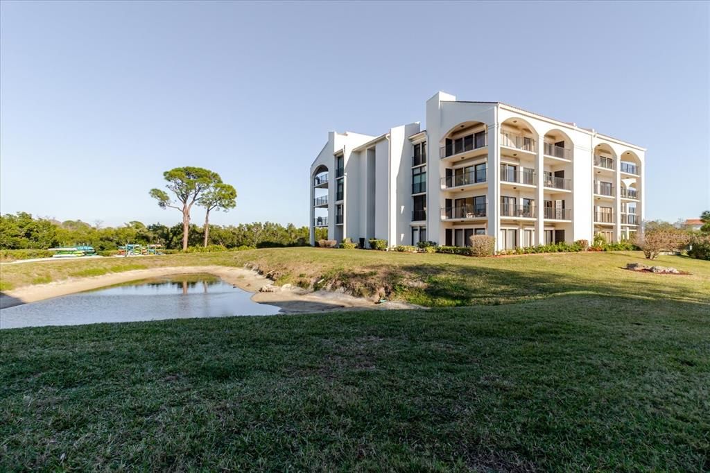 For Sale: $299,999 (1 beds, 1 baths, 968 Square Feet)