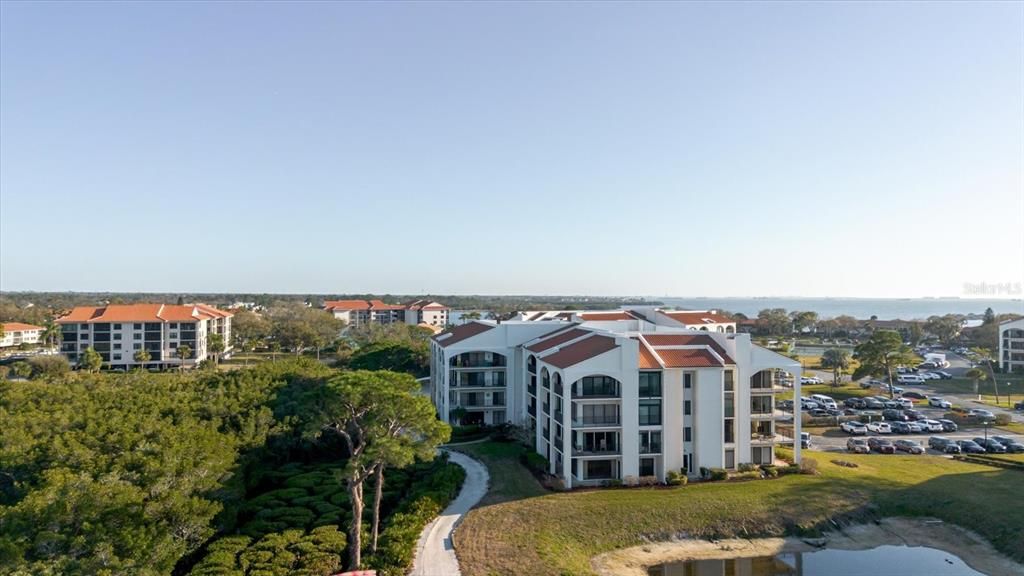 For Sale: $299,999 (1 beds, 1 baths, 968 Square Feet)