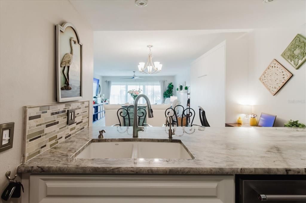 For Sale: $299,999 (1 beds, 1 baths, 968 Square Feet)