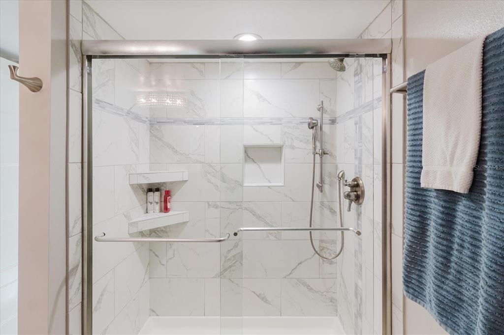For Sale: $299,999 (1 beds, 1 baths, 968 Square Feet)