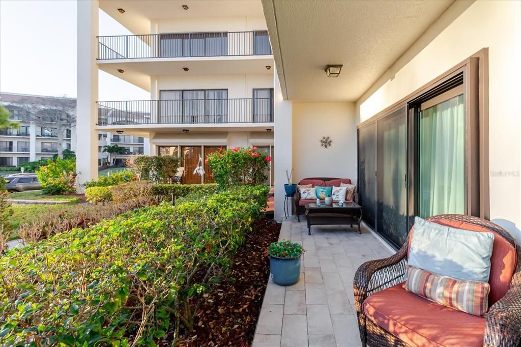 For Sale: $299,999 (1 beds, 1 baths, 968 Square Feet)