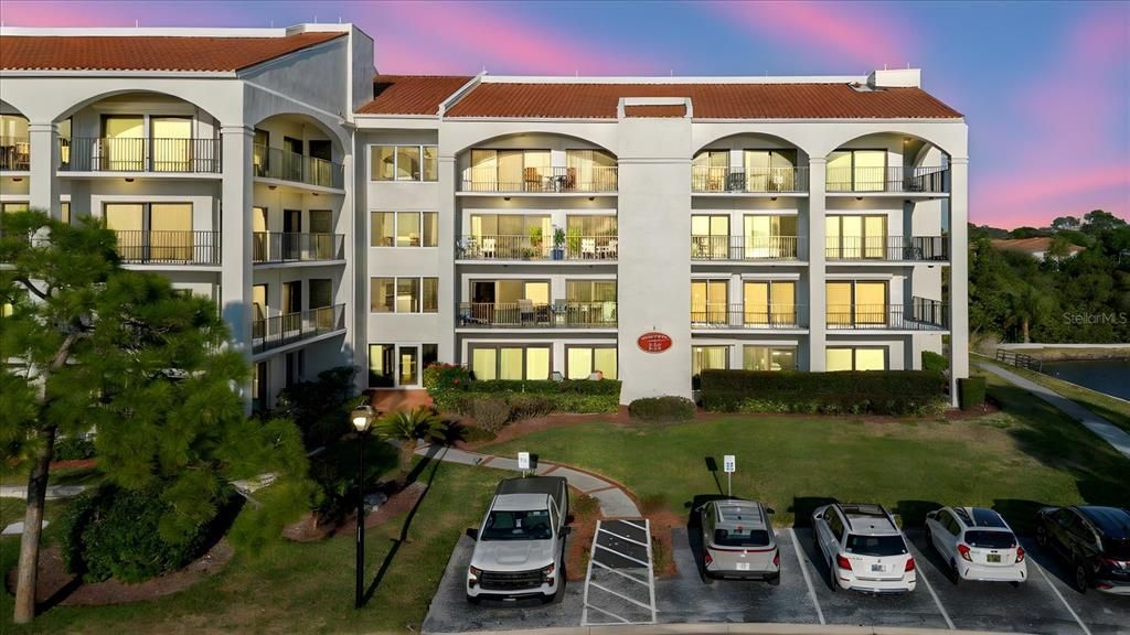 For Sale: $299,999 (1 beds, 1 baths, 968 Square Feet)