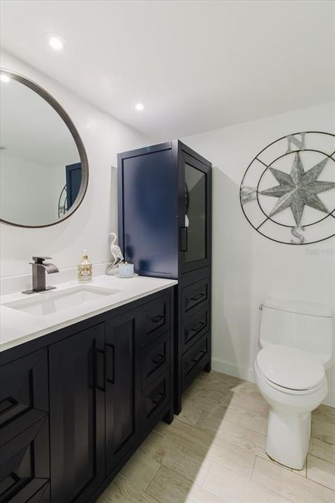 For Sale: $299,999 (1 beds, 1 baths, 968 Square Feet)