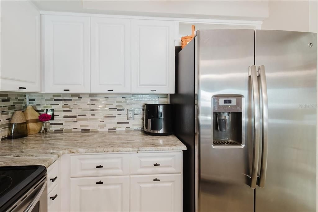 For Sale: $299,999 (1 beds, 1 baths, 968 Square Feet)